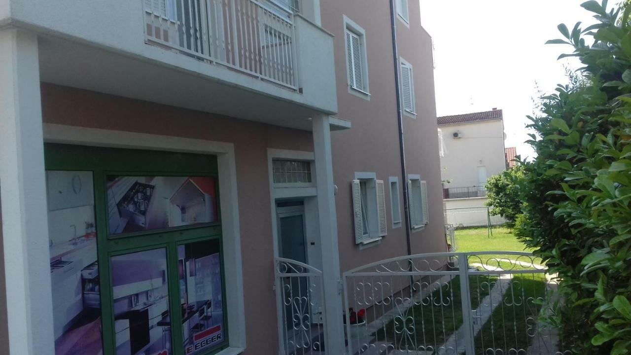 Apartman Jezidzic Kaštela Exteriör bild
