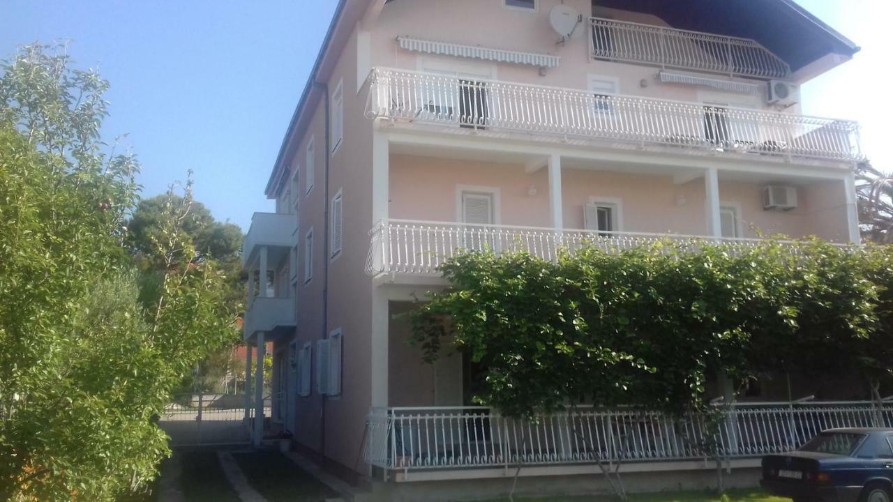 Apartman Jezidzic Kaštela Exteriör bild